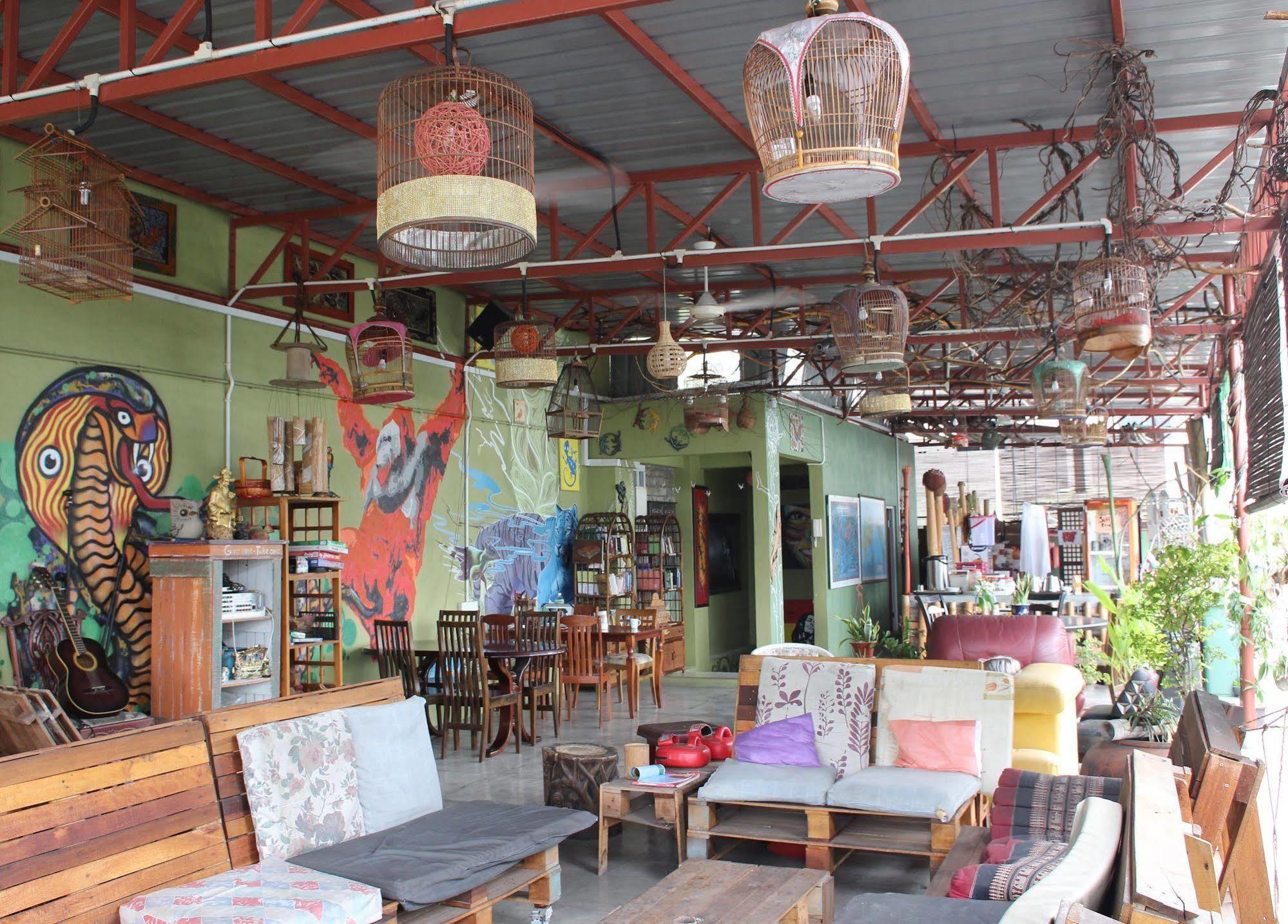 Birdnest Guesthouse, Gaia Rooftop Cafe Kuala Lumpur Esterno foto
